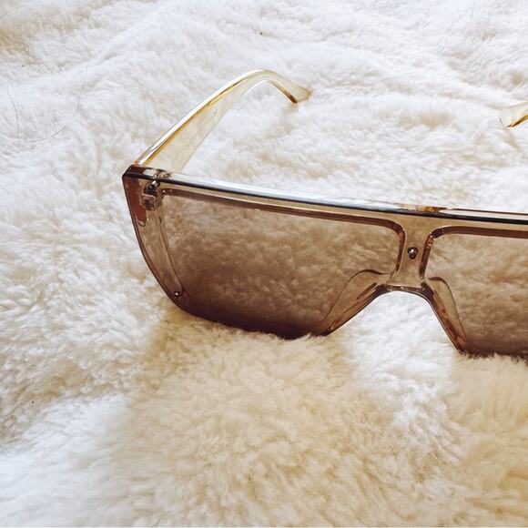 Greta Clear Yellow Oversized Statement Sunglasses - Picture 4 of 9